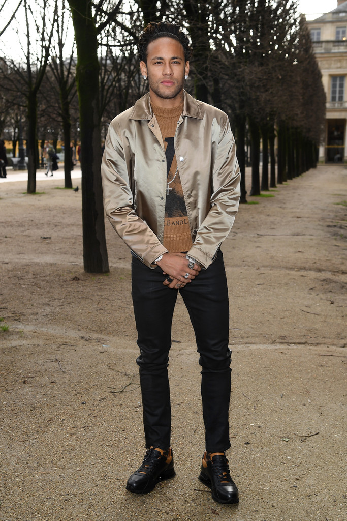 Neymar - Defile Homme Printemps-Ete 2018 Louis Vuitton dans le Domaine du  Palais Royal a Paris Stock Photo - Alamy